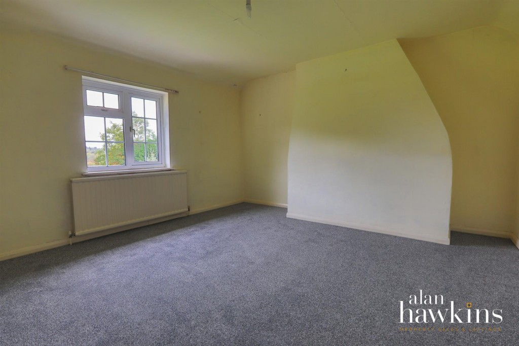 Images for Lyneham EAID:AlanHakinsAPI BID:1