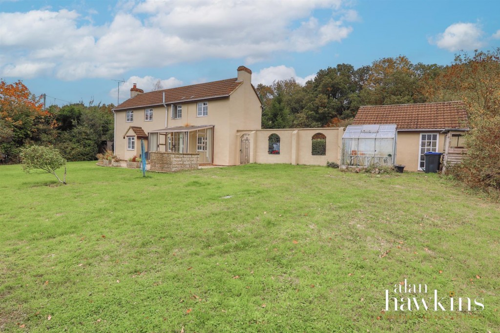 Images for Lyneham EAID:AlanHakinsAPI BID:1