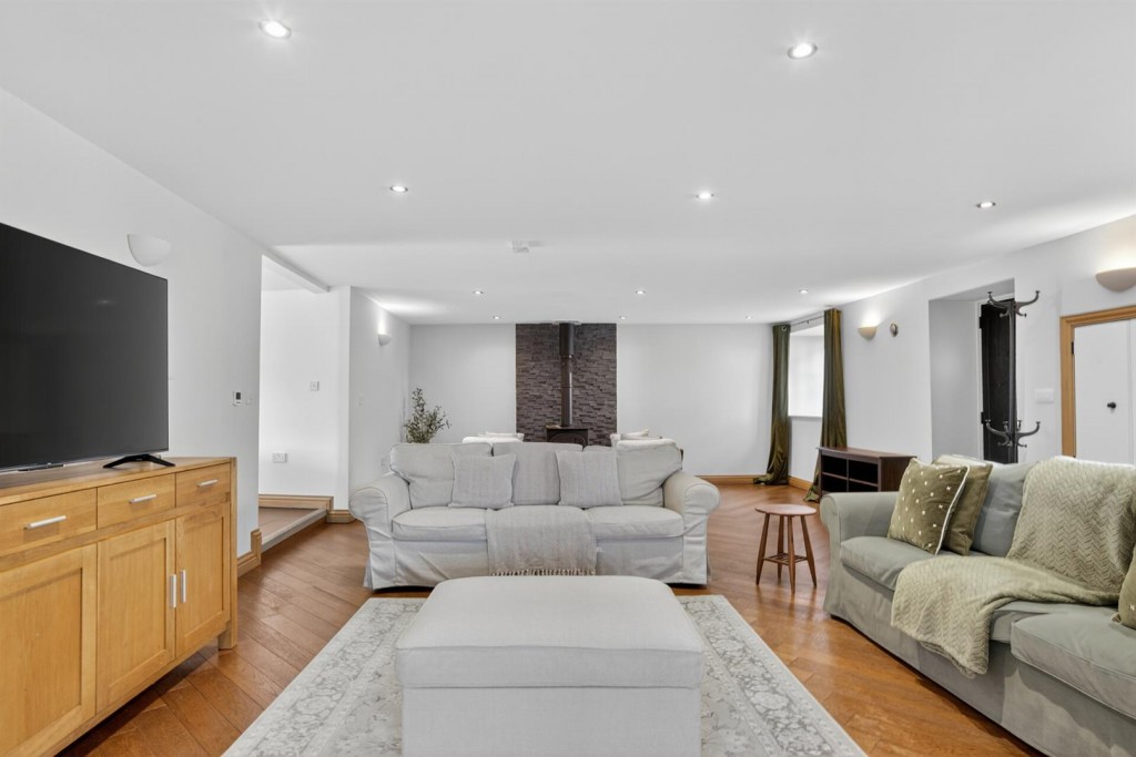 Images for Bradenstoke, Chippenham EAID:AlanHakinsAPI BID:1