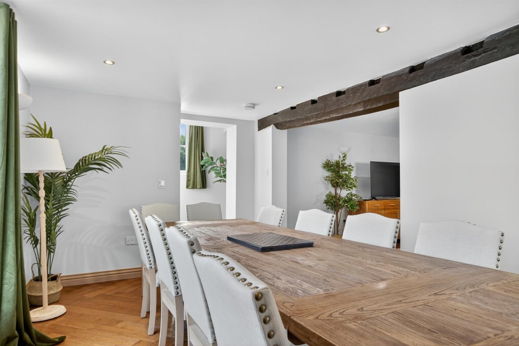 Images for Bradenstoke, Chippenham EAID:AlanHakinsAPI BID:1