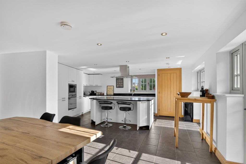 Images for Bradenstoke, Chippenham EAID:AlanHakinsAPI BID:1