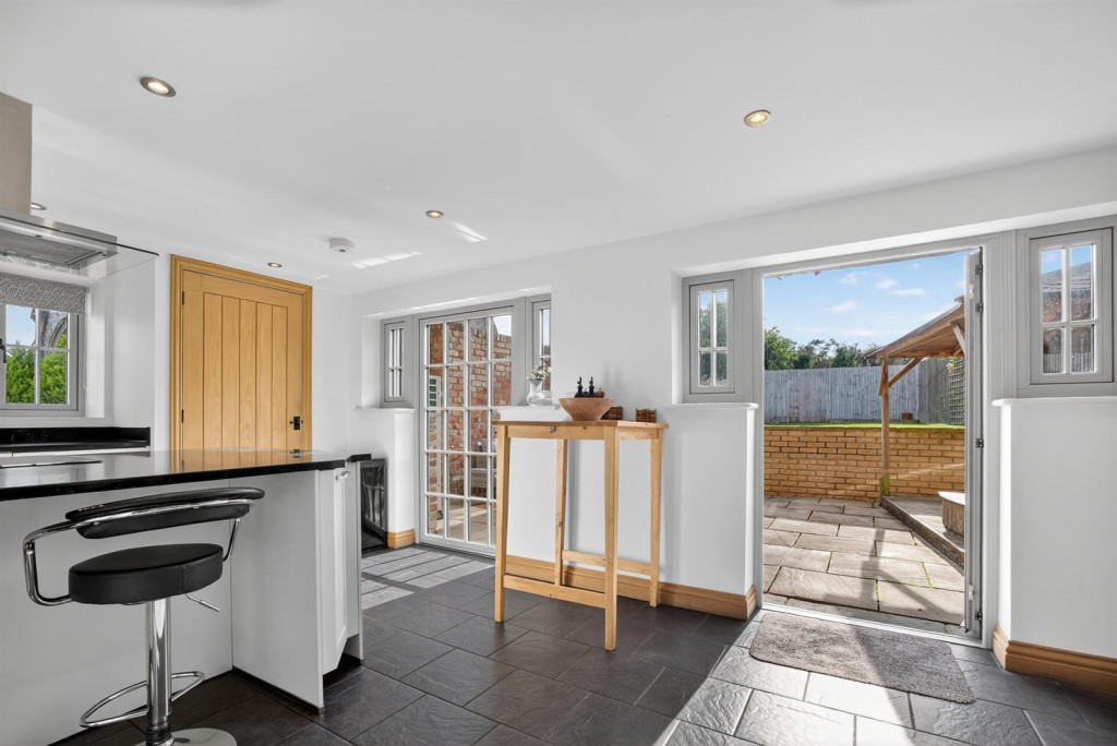 Images for Bradenstoke, Chippenham EAID:AlanHakinsAPI BID:1