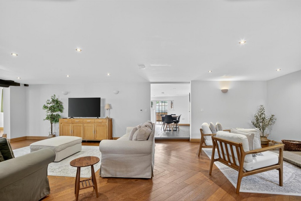 Images for Bradenstoke, Chippenham EAID:AlanHakinsAPI BID:1