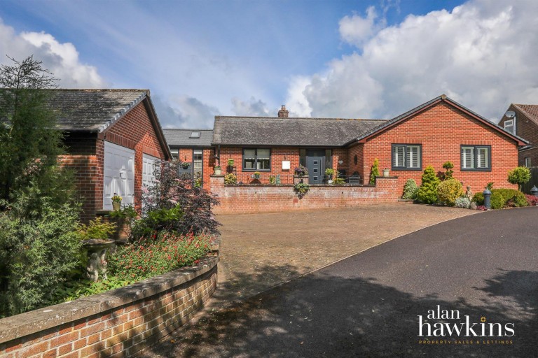 Hales Close, Lyneham