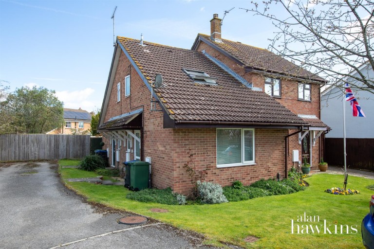 Middle Ground, Royal Wootton Bassett