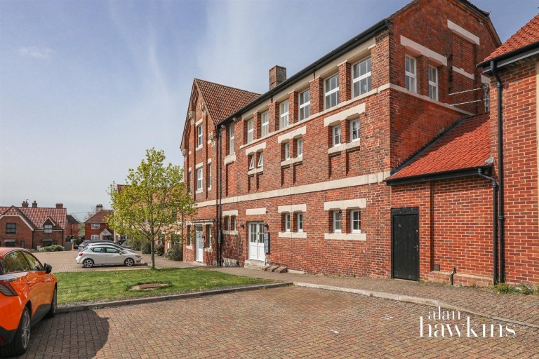 Daisy Brook, Royal Wootton Bassett