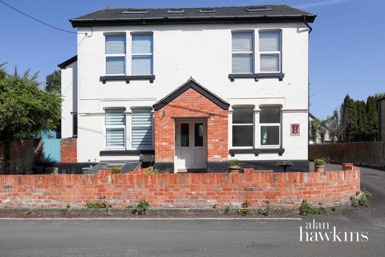 70 Pavenhill, Purton, Swindon