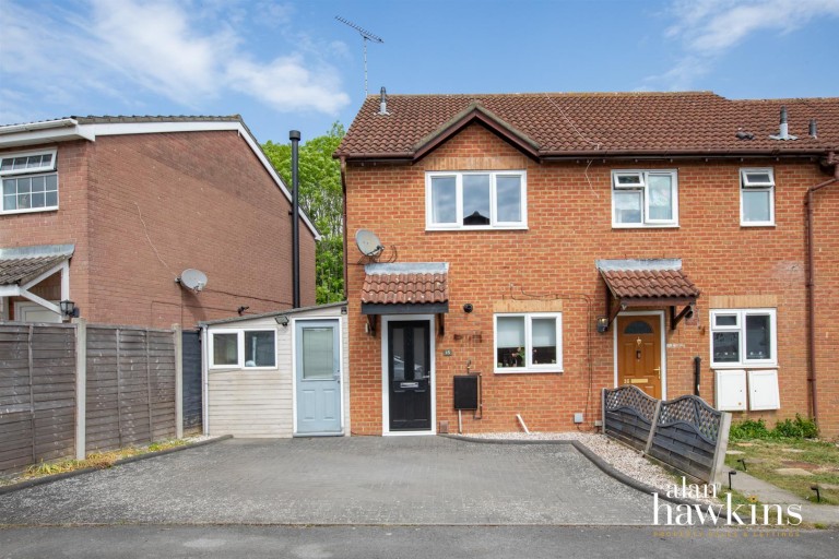 Pearce Close, Stratton, Swindon