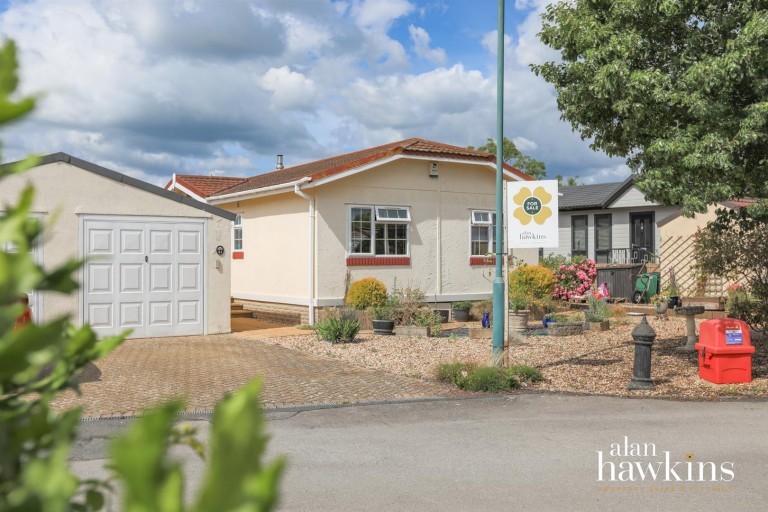 Lillybrook Estate, Bradenstoke SN15 4