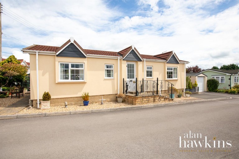 Lillybrook Estate, Lyneham